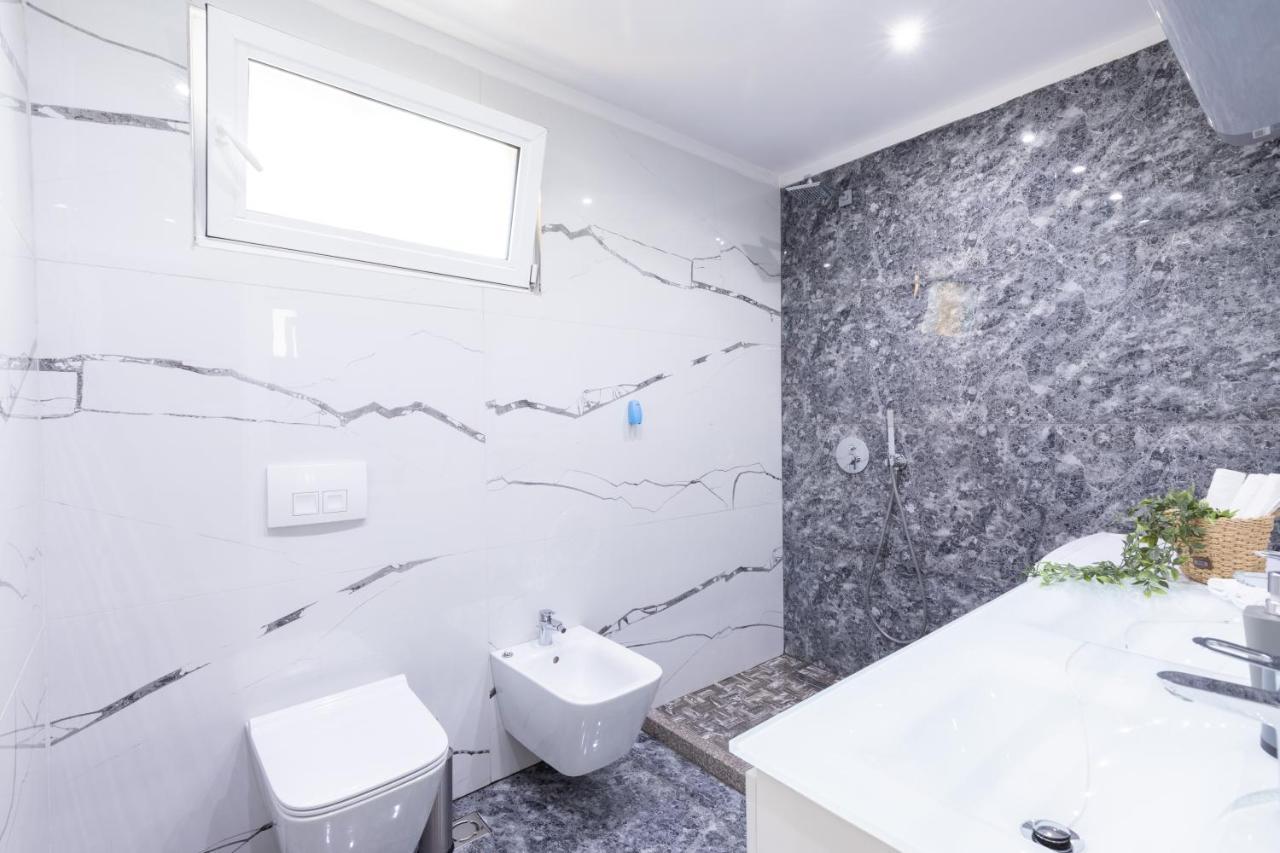 Exclusive 2 Bedrooms Apartment Тирана Экстерьер фото
