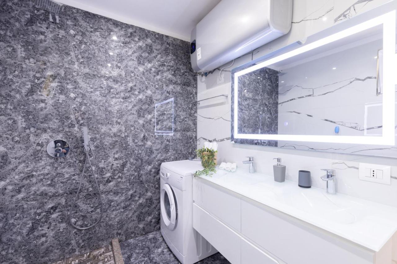Exclusive 2 Bedrooms Apartment Тирана Экстерьер фото