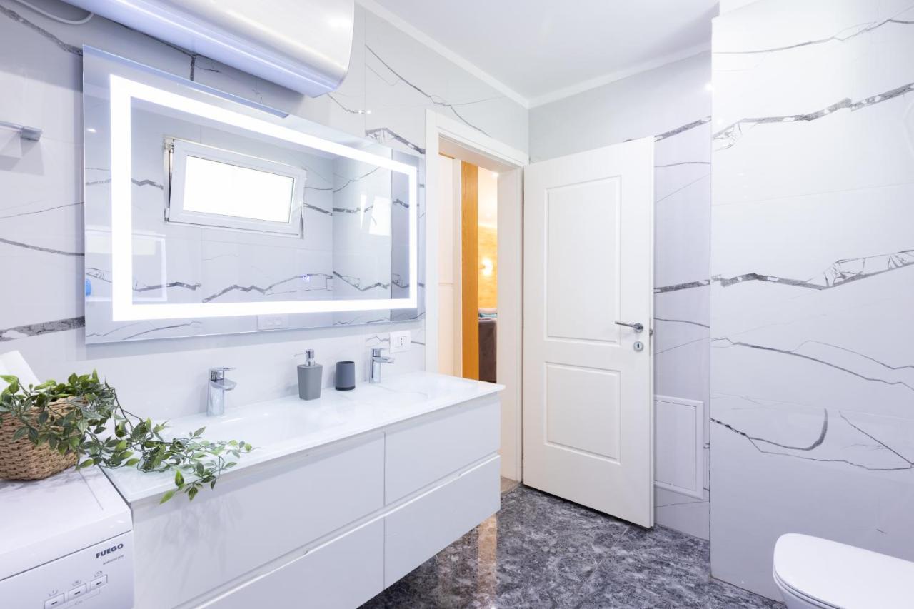 Exclusive 2 Bedrooms Apartment Тирана Экстерьер фото