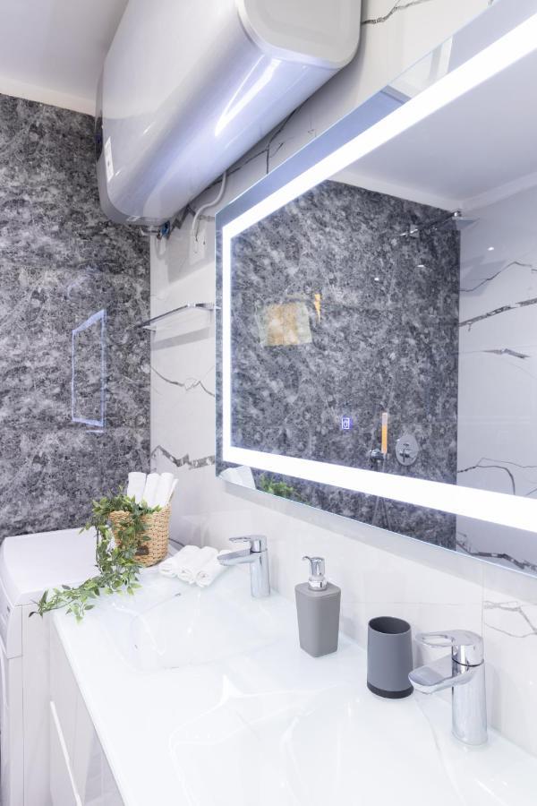 Exclusive 2 Bedrooms Apartment Тирана Экстерьер фото