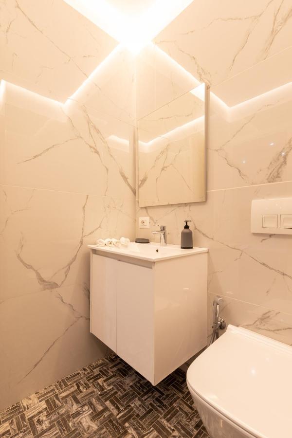 Exclusive 2 Bedrooms Apartment Тирана Экстерьер фото